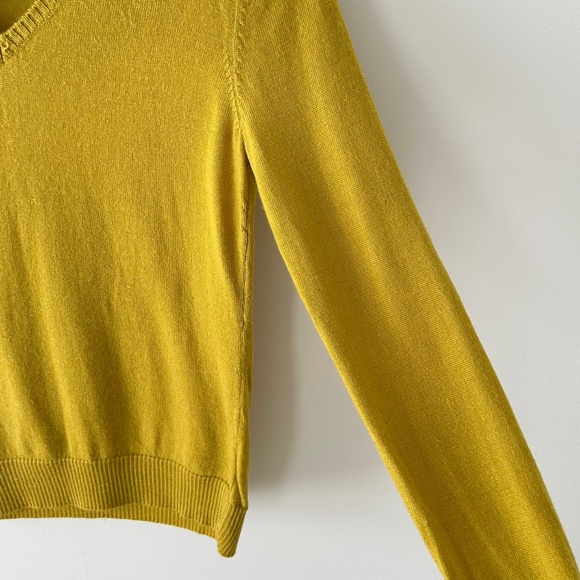 Bossini 100% Wool Chartreuse V-Neck Sweater - Picture 9 of 16